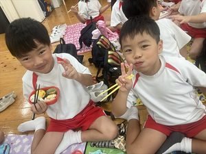 今日は嬉しいお弁当日🍱＆敬老の日町内訪問に行ってきたよ🥰（月・宙組）